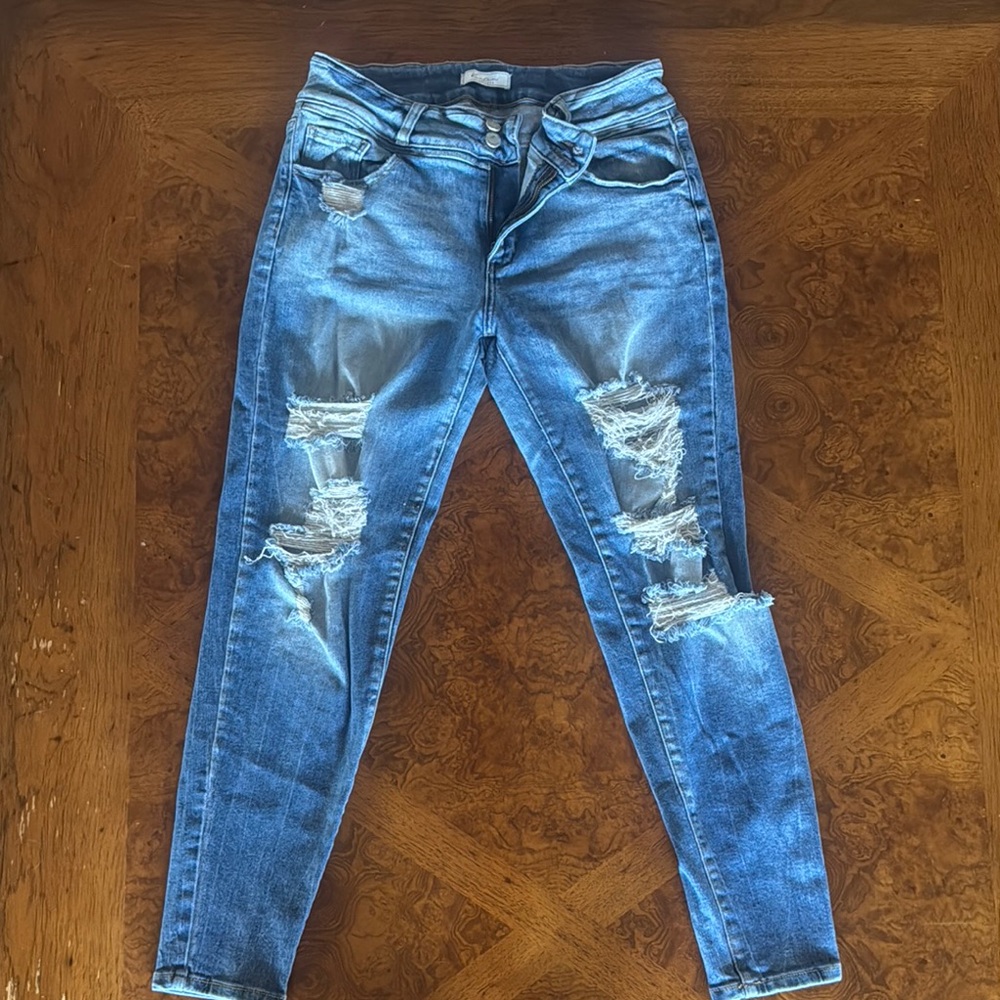 Size 31 KanCan Mid Rise Distressed Skinny Jeans